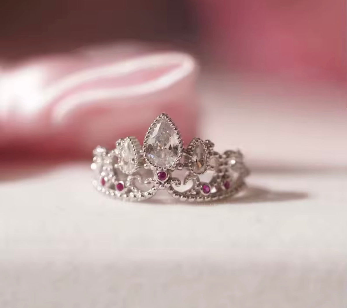 Anillo Corona de Rapunzel - Edición Dorada Ajustable 👑✨