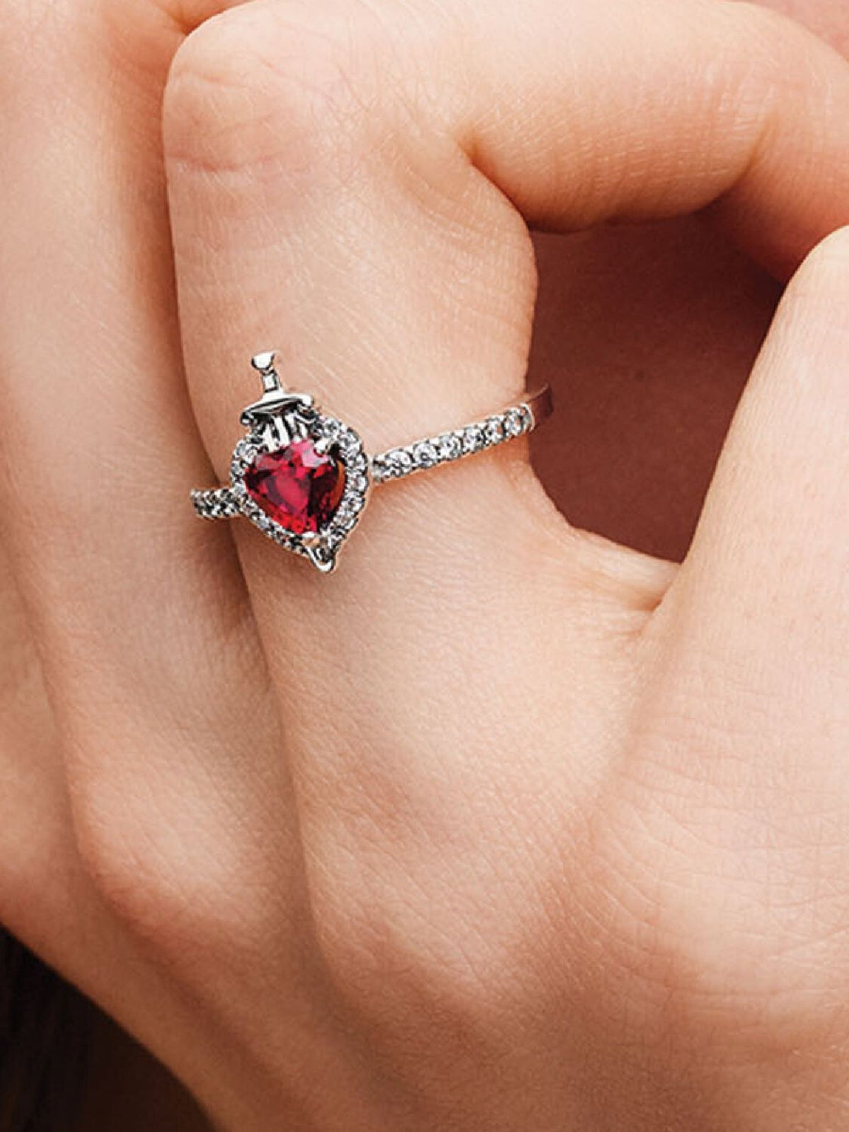 Anillo Corazón y Espada de la Reina Malvada 🖤⚔️✨